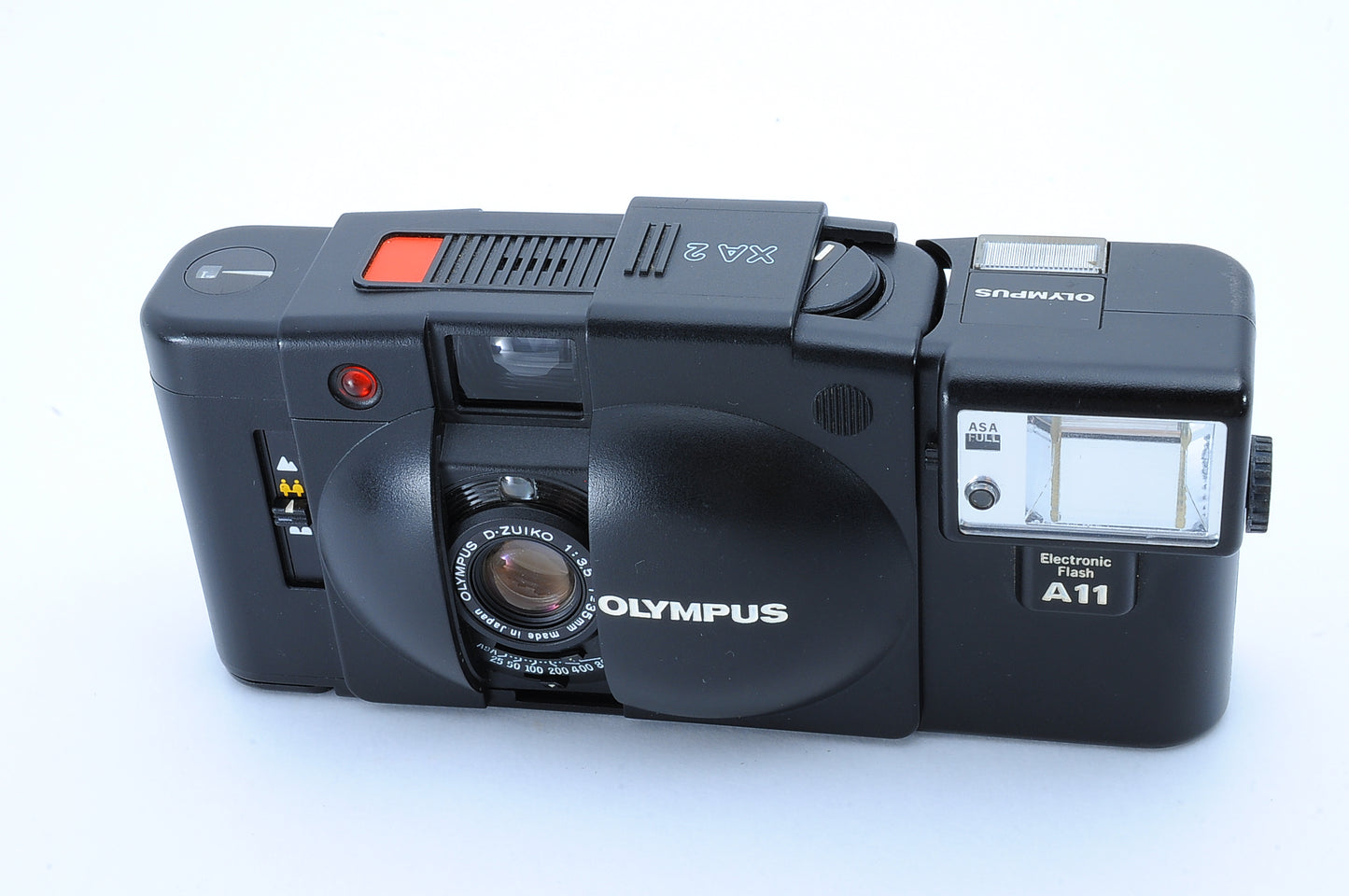 [MINT] OLYMPUS XA2 Point & Shoot 35mm Film Camera A11 Flash From JAPAN